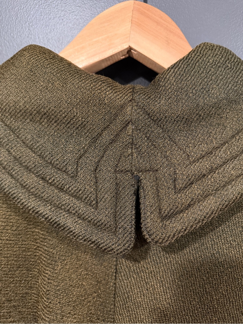 Vintage WWII Military Olive Green Wool Cape Coat - Picture 5 of 8